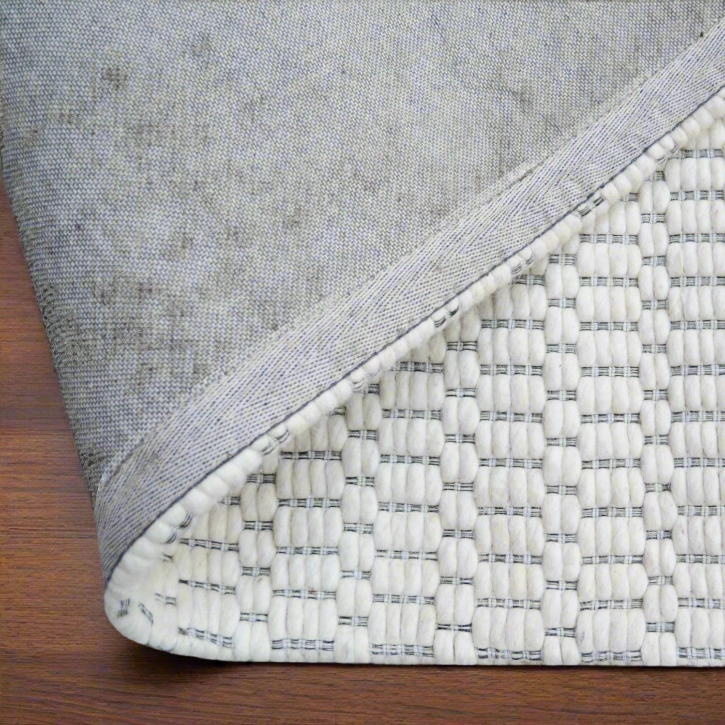 Bending | Ivory Rug