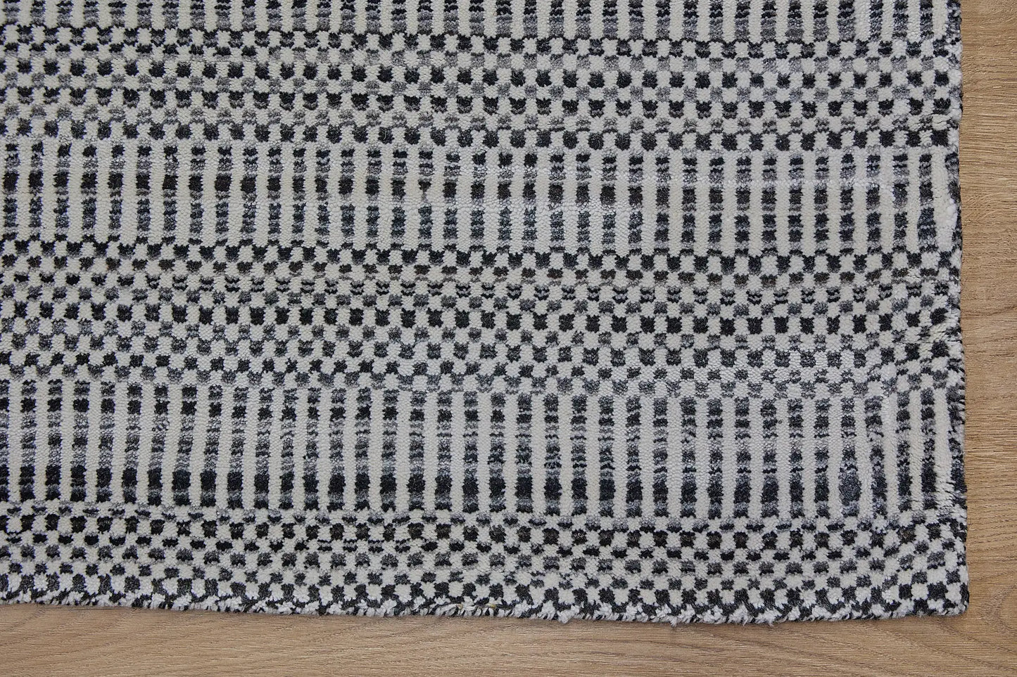 Tulip | Black Rug